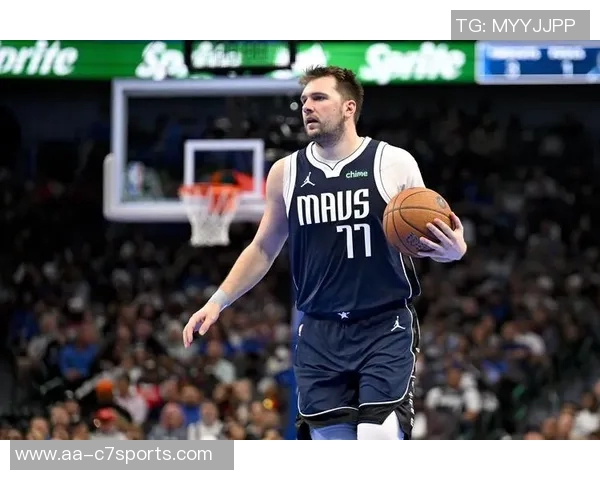 东契奇首秀表现出色15投7中三分球4记斩获25分7篮板4助攻 东契奇首秀表现出色15投7中三分球4记斩获25分7篮板4助攻