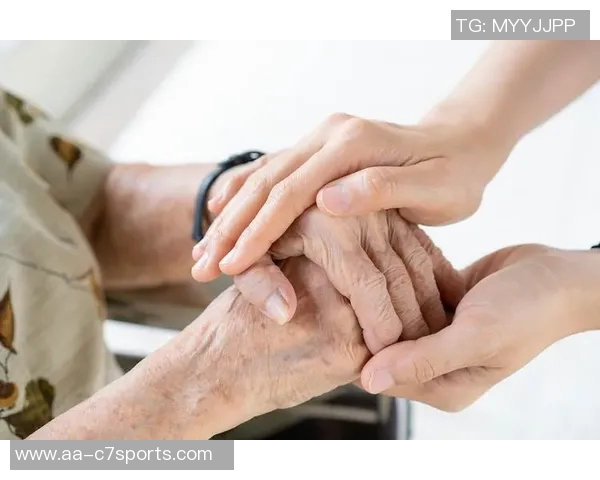 法比奥献花感谢训练基地洗衣工作人员的无私奉献与细心照顾