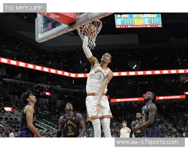 阿贾威尔逊全能表现27投13中砍下35分8篮板5助攻4抢断4盖帽引领球队胜利