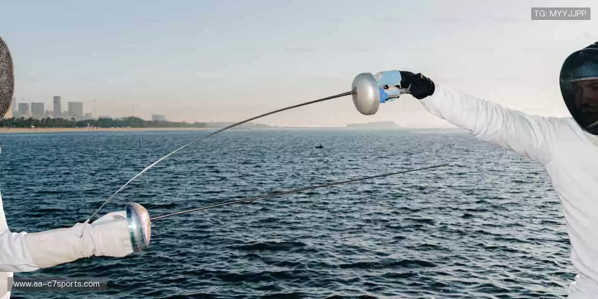 弹幕狂欢，边看边聊！💬 独家解说 + 实时数据，打造沉浸式观赛体验！